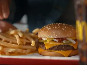 Gerai McDonalds di Jepang Ini Tegas Melarang Anak Sekolah Makan di Tempat Gerai McDonalds di Jepang Ini Tegas Melarang Anak Sekolah Makan di Tempat
