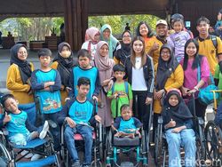 Gibran, Selvi serta Jan Ethes Hadiri Senam dan Pentas Ceria Anak Indonesia Gibran, Selvi serta Jan Ethes Hadiri Senam dan Pentas Ceria Anak Indonesia