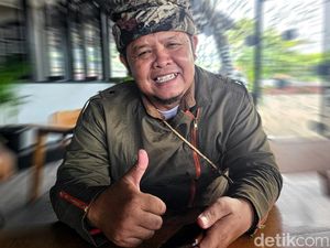 Kisah Kepala Desa di Sukabumi yang Rumahnya Dirobohkan Warga Kisah Kepala Desa di Sukabumi yang Rumahnya Dirobohkan Warga