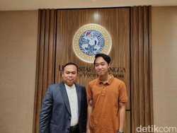 Mahasiswa Unair Ini Lulus Double Degree, Punya 3 Gelar di Usia 23 Tahun