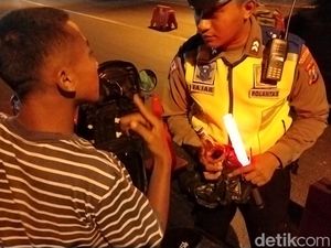 Penyekatan Konvoi Pesilat di Surabaya, Polisi Jaring Pemotor Bawa Miras-Sajam