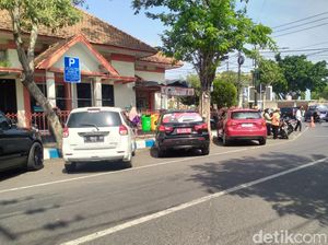 Warga Ngeluh Ditarif Rp 10 Ribu di Kawasan Parkir Berlangganan Kota Pasuruan Warga Ngeluh Ditarif Rp 10 Ribu di Kawasan Parkir Berlangganan Kota Pasuruan