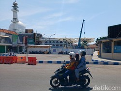 Pemkot Pasuruan Tambah 6 Payung Madinah Lagi di Alun-alun