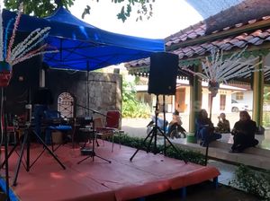 8 Potret Rumah Mandra, Fasilitas Lengkap Ada Panggung Seni Hingga Masjid