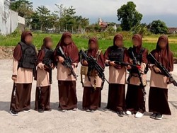 Viral Santriwati Bawa Airsoft Gun, Penyelenggara Klaim Dibina TNI-Polri