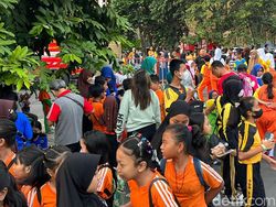 Senam dan Pentas Ceria Anak Indonesia Mulai Diserbu Pengunjung Senam dan Pentas Ceria Anak Indonesia Mulai Diserbu Pengunjung