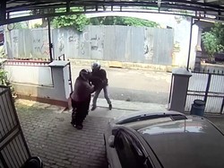 Viral Ibu-ibu di Serang Dibegal dan Ditusuk di Halaman Rumah, Polisi Usut
