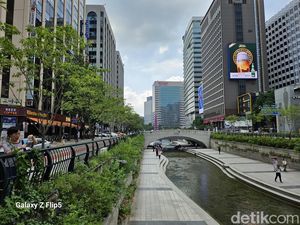 Musim Panas Seoul Dipotret Kamera Samsung Galaxy Z Flip 5