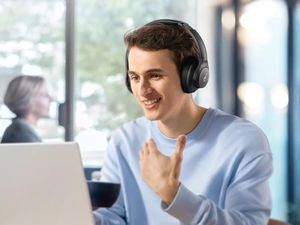 Soundcore Q20i Mendarat, Headphone Berfitur ANC Terjangkau