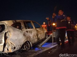 Toyota Calya Ludes Terbakar di Tol Paspro, Penumpang Syok Berat