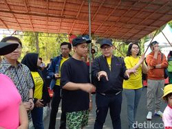 Sambut Peserta Senam dan Pentas Ceria Anak Indonesia, Gibran: Ditemani Susan Sambut Peserta Senam dan Pentas Ceria Anak Indonesia, Gibran: Ditemani Susan