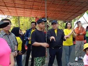 Sambut Peserta Senam dan Pentas Ceria Anak Indonesia, Gibran: Ditemani Susan Sambut Peserta Senam dan Pentas Ceria Anak Indonesia, Gibran: Ditemani Susan