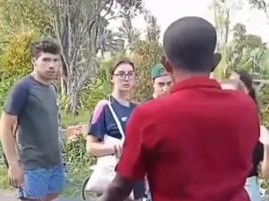 Viral Turis Asing Batal ke Goa Tetes Lumajang gegara Dipaksa Beli Tiket Lagi Viral Turis Asing Batal ke Goa Tetes Lumajang gegara Dipaksa Beli Tiket Lagi