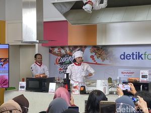 Wow! Cooking Class Bareng Chef Muto Dibuka dengan Atraksi Juggling Wow! Cooking Class Bareng Chef Muto Dibuka dengan Atraksi Juggling