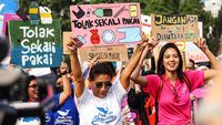 Aksi Susi Pudjiastuti Ikut Pawai Bebas Plastik di Sudirman