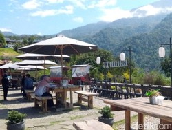 Healing Sambil Kulineran dengan Pemandangan Gunung Ciremai