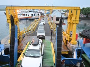 Pengamat Sebut Kenaikan Tarif Penyeberangan Akan Katrol Kualitas Layanan Pengamat Sebut Kenaikan Tarif Penyeberangan Akan Katrol Kualitas Layanan