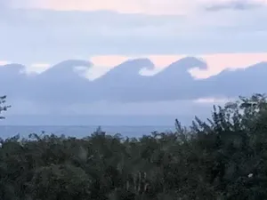 Awan Langka Muncul, Bentuknya Mirip Ombak di Kartun