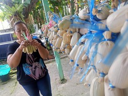 Dodol Injin Bungkus Daun Jagung Ramai Dipesan Jelang Galungan