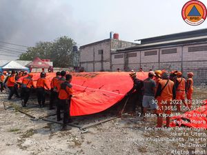 Kebakaran di Penjaringan Jakut Hanguskan 400 Rumah, Seribu Orang Ngungsi Kebakaran di Penjaringan Jakut Hanguskan 400 Rumah, Seribu Orang Ngungsi