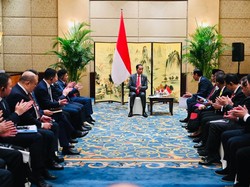 Presiden Jokowi Sebut Utamakan Ekosistem EV di Depan Pengusaha Tiongkok