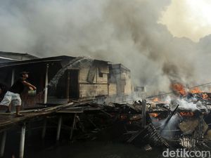 Kebakaran di Kapuk Muara: Dugaan Penyebab hingga Ratusan Rumah Hangus Kebakaran di Kapuk Muara: Dugaan Penyebab hingga Ratusan Rumah Hangus