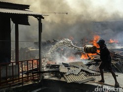 Kebakaran di Kapuk Muara Hanguskan 400 Bangunan, Ribuan Warga Ngungsi