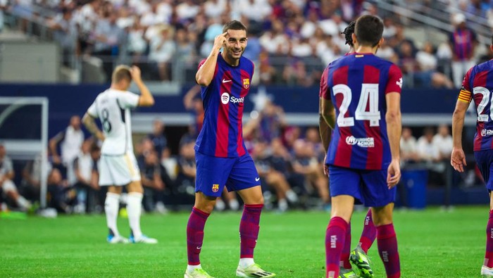 Jul 29, 2023; Arlington, Texas, USA;  FC Barcelona forward Ferran Torres (11) celebrates with teammates after scoring a goal during the second half against Real Madrid at AT&T Stadium. Mandatory Credit: Kevin Jairaj-USA TODAY Sports