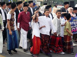 Jalan Sehat Pakai Sarung Peringati Tahun Baru Islam di Tangerang