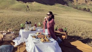 Julie Estelle dan Kegemarannya Makan Es Krim dan Ngemil Kue