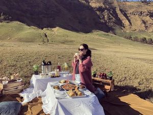 Julie Estelle dan Kegemarannya Makan Es Krim dan Ngemil Kue