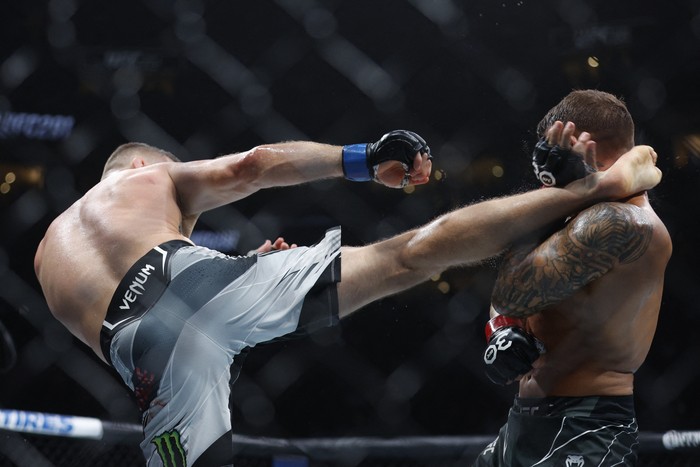 Jul 29, 2023; Salt Lake City, Utah, USA; Dustin Poirier (red gloves) fights Justin Gaethje (blue gloves) during UFC 291 at Delta Center. Mandatory Credit: Jeff Swinger-USA TODAY Sports