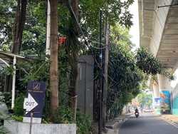 Suara Resah Warga Jakarta soal Kabel Melintang Bahayakan Nyawa