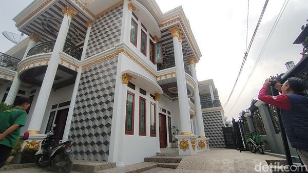 Melihat Produksi Tas, Ladang Cuan Warga Kampung Miliarder Garut