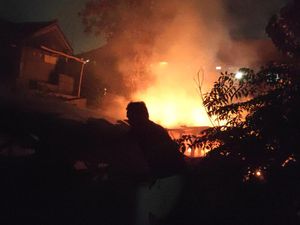 Sempat Terdengar Ledakan, Belasan Bangunan Bedeng di Benoa Terbakar