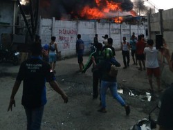 2 Orang Warga Alami Sesak Nafas Imbas Kebakaran di Penjaringan