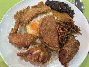 PKL Baik Hati Ini Tolak Pesanan Lauk Seabreg Pelanggannya