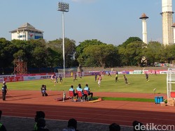 Gol Penalti Gustavo Bawa Arema Ungguli Persis di Babak Pertama