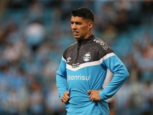Suarez Tinggalkan Gremio Akhir Tahun Ini, Belum Tentu ke Inter Miami Suarez Tinggalkan Gremio Akhir Tahun Ini, Belum Tentu ke Inter Miami