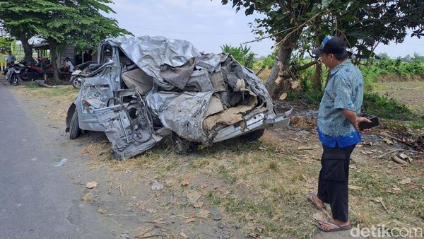 Penampakan Luxio Hancur Tertabrak KA Dhoho Tewaskan 6 Orang di Jombang