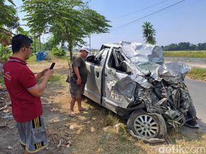 PT KAI Buka Suara Kecelakaan Maut Tewaskan 6 Penumpang Luxio di Jombang PT KAI Buka Suara Kecelakaan Maut Tewaskan 6 Penumpang Luxio di Jombang