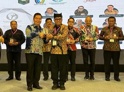 Mujiono Jadi Sekda Terbaik di Digital Leadership Government Awards 2023