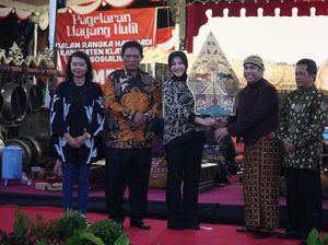 HUT Klaten Ke-219, Pemkab Kampanyekan Larangan Rokok Ilegal Lewat Wayang