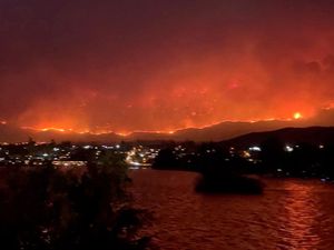 Penampakan Kobaran Api Melalap Hutan di Kanada