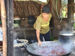 Usaha Dodol Buah Banjir Pesanan Jelang Galungan