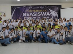 Puluhan Lulusan SMA di Banyuwangi Dapat Beasiswa D3 hingga S1