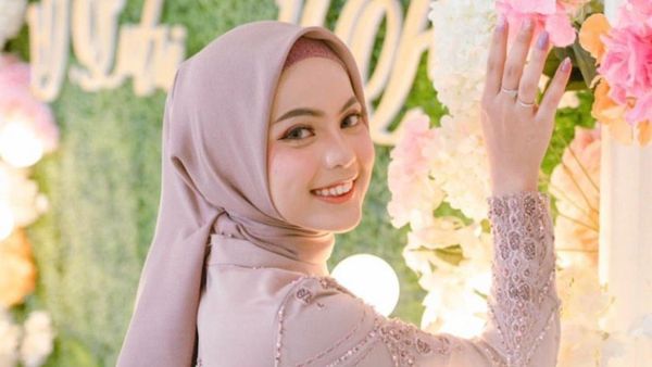 7 Foto Putri Isnari Dilamar dengan Uang Rp 2 M, Dulu Diejek Anak Tukang Becak