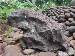 Hiii...Konon Batu di Ciamis Ini Bisa Bergerak Sendiri