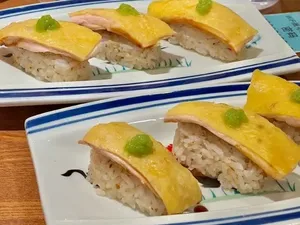 Unik! Restoran Ini Sajikan Sushi dari Nasi Ayam Hainan yang Gurih Unik! Restoran Ini Sajikan Sushi dari Nasi Ayam Hainan yang Gurih