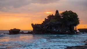 Alasan Tanah Lot Selalu Jadi Pilihan Utama Wisatawan Saat ke Bali
